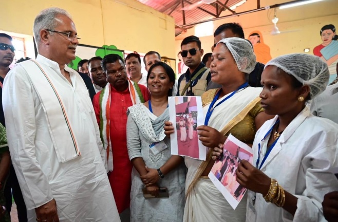 मुख्यमंत्री ने दंतेवाड़ा नेक्सट यानी डेनेक्स के नये यूनिट का किया शुभारंभ
