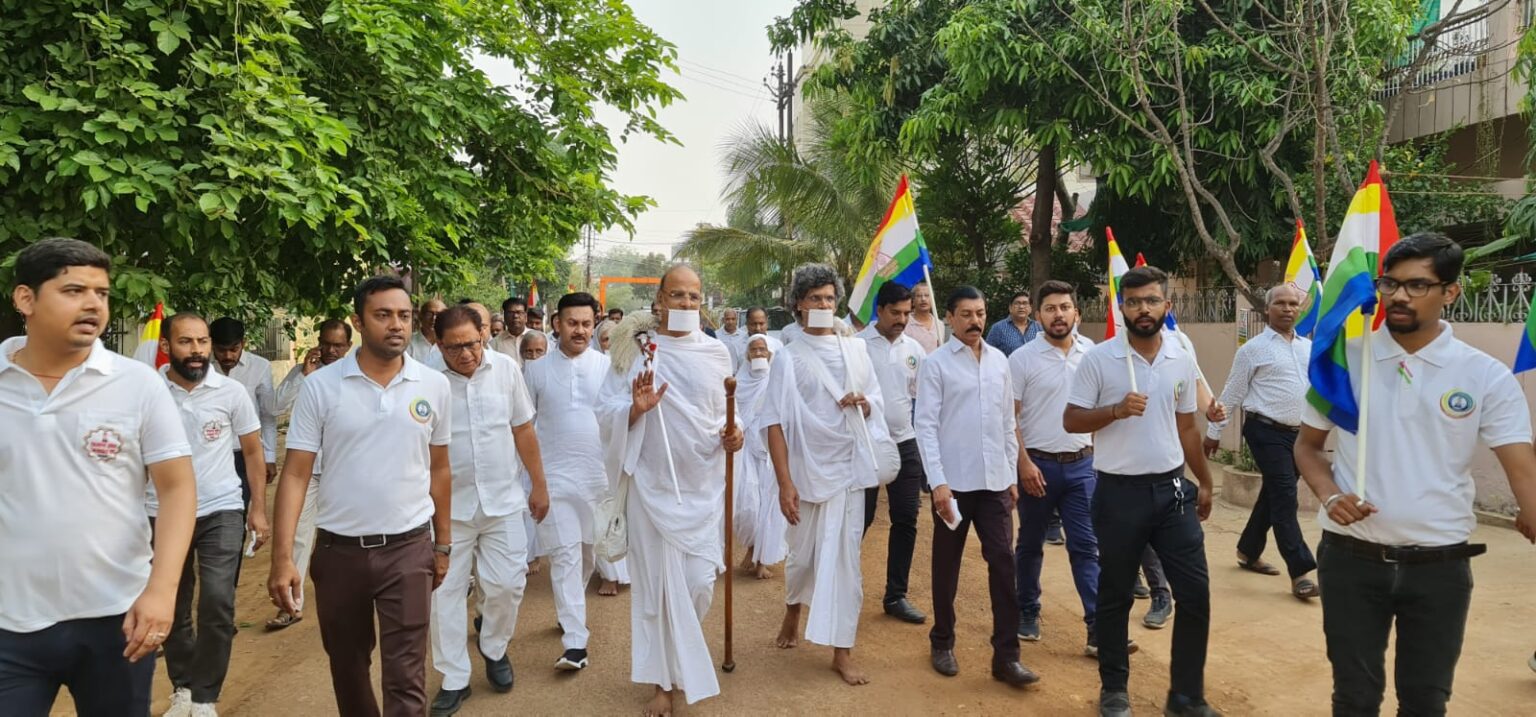 युवाचार्य को देख छलका उत्साह, समाज ने खुशी से झूमते हुए पटवा भवन में कराया मंगल प्रवेश