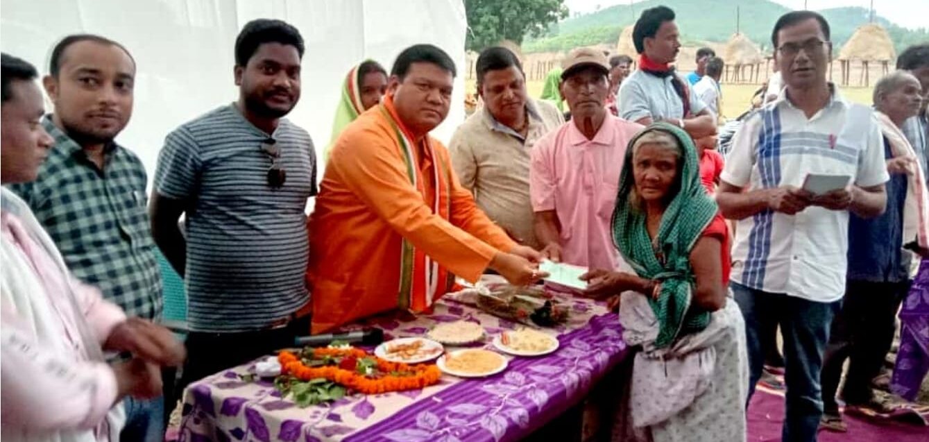 विधायक भगत ने 85 हितग्राहियों को वितरित किए वन अधिकार पत्र