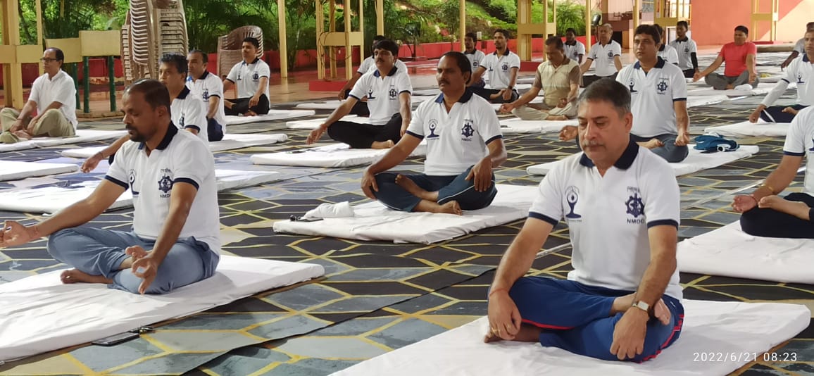 एनएमडीसी, बचेली में उत्साह से मनाया गया अंतर्राष्ट्रीय योग दिवस 2022