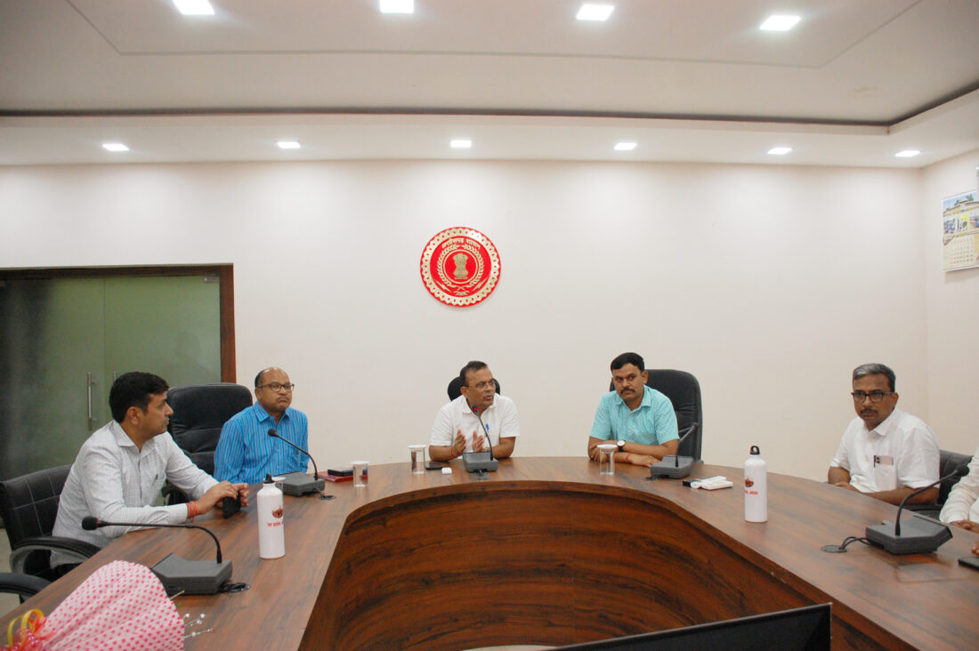 नवपदस्थ कलेक्टर ने ली परिचयात्मक बैठक, अधिकारियों को दिए यह निर्देश&hellip;