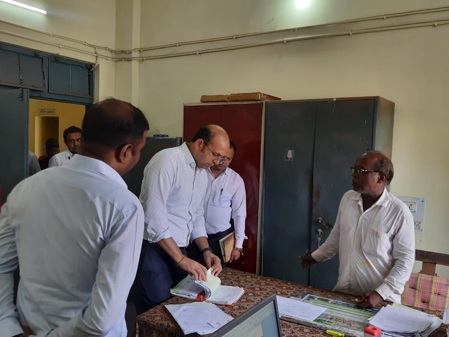 तहसील कार्यालय की कलेक्टर ने खुलवाई अलमारी, बिना दर्ज किए राजस्व केस निकले&hellip;