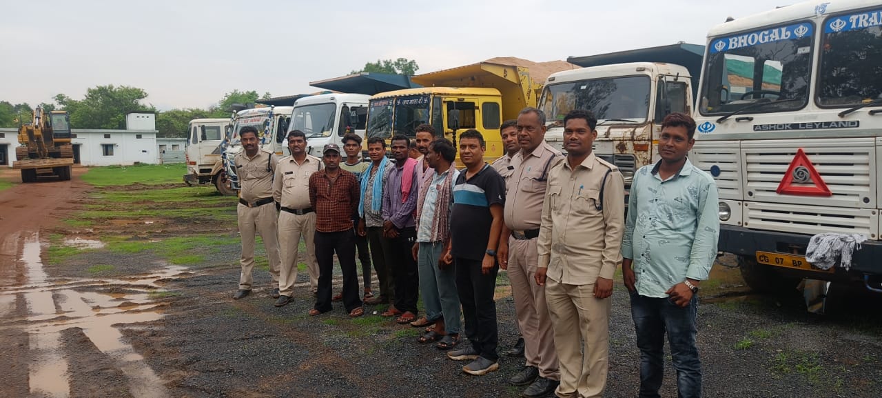 खनिज विभाग की बड़ी कार्रवाई, अवैध रेत उत्खनन करने 17 हाइवा सहित 1 लोडिंग मशीन जप्त