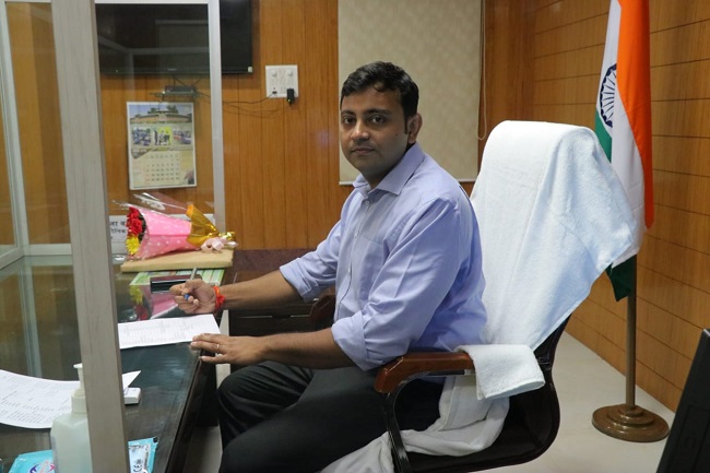 कलेक्टर रजत बंसल ने किया 5 पटवारियों का तबादला