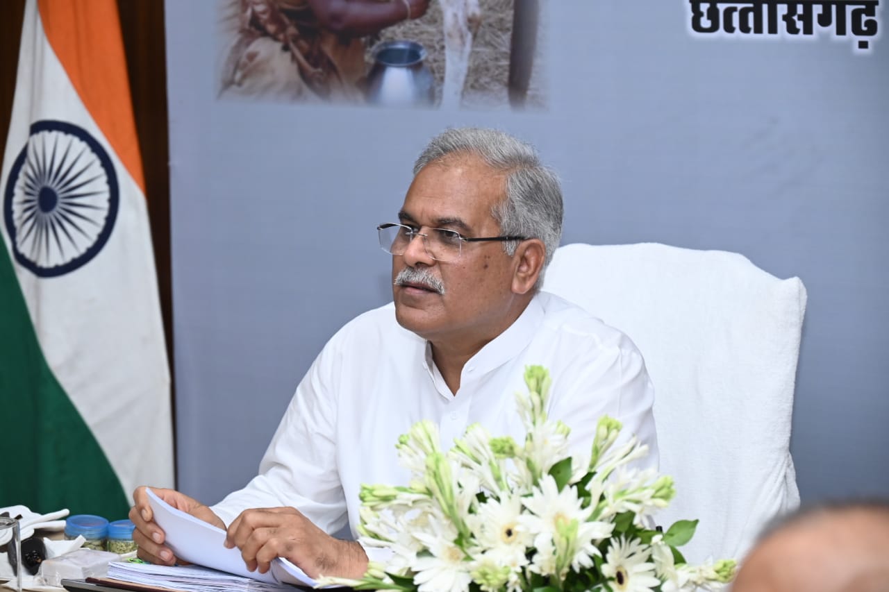 कैबिनेट ब्रेकिंग : बैठक में लिए गए कई अहम फैसले, इलेक्ट्रिक व्हीकल पॉलिसी मंजूर&hellip;