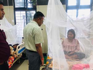 कलेक्टर ने महारानी अस्पताल का किया औचक निरीक्षण, जाना मरीजों का हाल