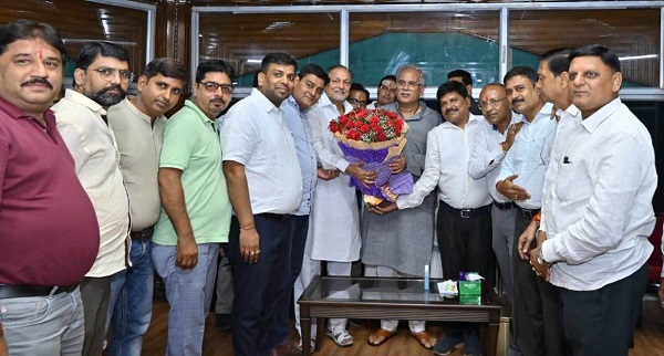 मुख्यमंत्री बघेल से रायपुर सराफा एसोसिएशन के पदाधिकारियों ने की मुलाकात