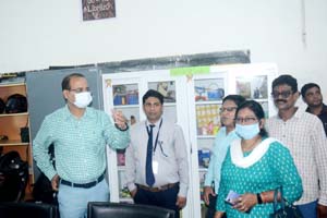 कलेक्टर ने कहा झूठ मत बोलिये...तो सब इंजीनियर ने कहा जी सर अप-डाउन करती हूं...