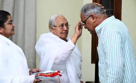 ब्रह्मकुमारी बहनों ने मुख्यमंत्री को बांधी राखी