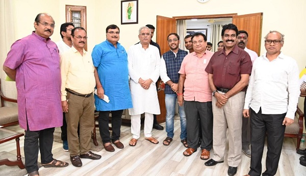 मुख्यमंत्री से छग कर्मचारी-अधिकारी महासंघ के प्रतिनिधिमंडल ने की मुलाकात
