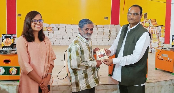 विधायक ध्रुव ने माटी कला बोर्ड के हितग्राहियों को वितरित किए विद्युत चाक