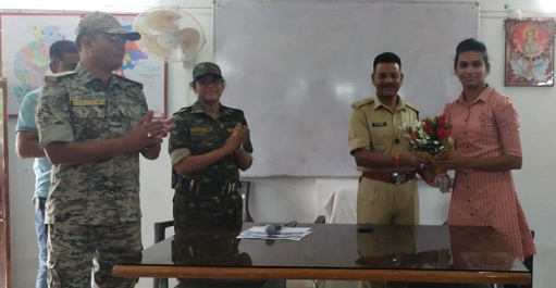 माउंट एल्ब्रुश को फतह करने वाली अंकिता का एसपी सिंह ने किया सम्मान