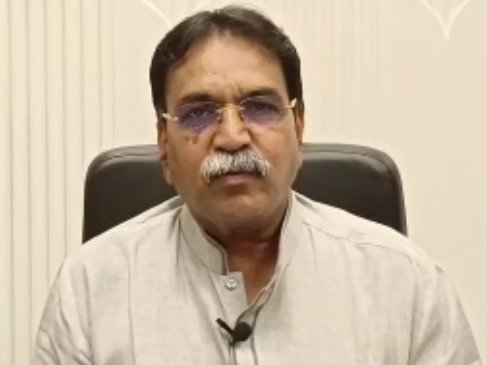 खराब सड़कों के लिए सारे विभागों के फैसले खुद लेने वाले मुख्यमंत्री भूपेश बघेल जिम्मेदार : राजेश मूणत