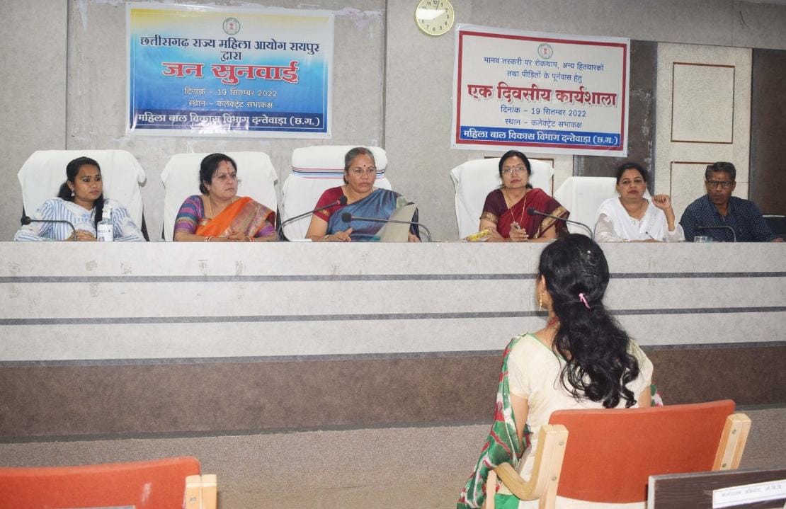 आयोग ने आदिवासियों को प्रताड़ित करने वाले अधिकारी के विरुद्ध कार्रवाई के दिए निर्देश