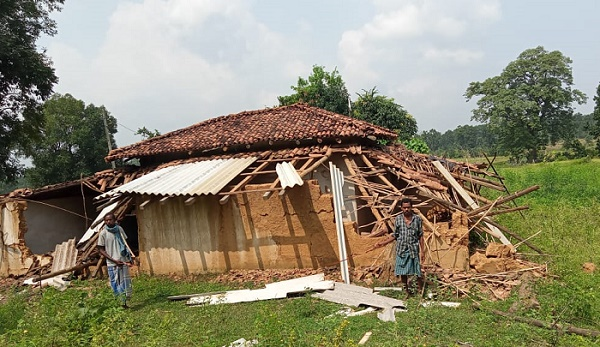 शाम होते ही दशहत के कारण खाली होने लगती है बस्ती...