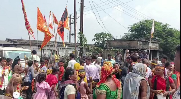 9 किलोमीटर चलकर माता काली के दरबार परेवा-पहाड़ पहुँचा भक्तों का जत्था