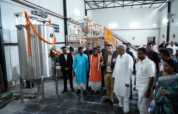 मुख्यमंत्री बघेल ने धुरागांव में स्थापित इमली प्रसंस्करण संयंत्र का किया शुभारंभ