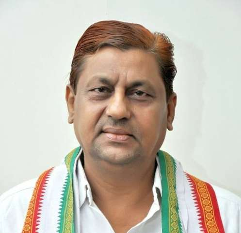 शोक संतप्त परिवार से भेंटकर मंत्री अकबर ने प्रकट की संवेदना