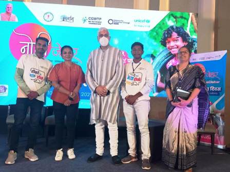विश्व बालिका दिवस पर स्वास्थ्य मंत्री के हाथों सम्मानित हुए जिले के दो उत्कृष्ट वॉलिंटियर्स