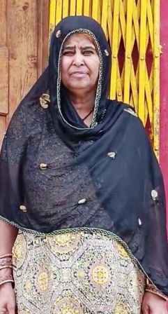 सलमा को नहीं काटने पड़े चक्कर, आसानी बन गया उनका पट्टा