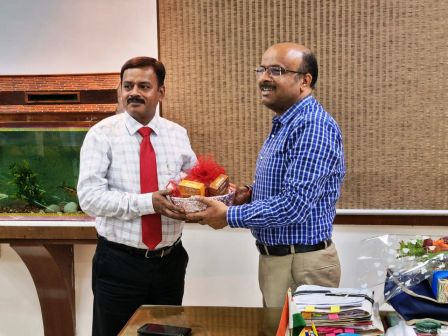 क्षेत्रीय प्रबंधक दास ने खरीदी सामग्री, सी-मार्ट को दिया 35 गिफ्ट हेम्पर का ऑर्डर