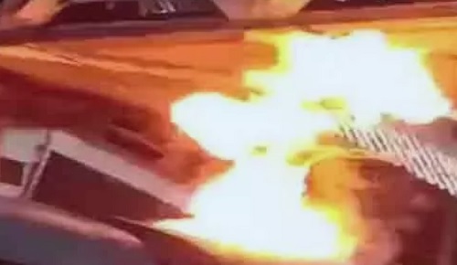 युवक ने ट्रेन में चढ़कर बिजली के तार को छुआ, हुआ जोरदार धमाका