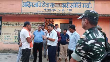 कलेक्टर ने पत्थलगांव के केराकछार, कोतबा, तमता, कोनपारा व कांसबोल के धान खरीदी केन्द्र का किया निरीक्षण