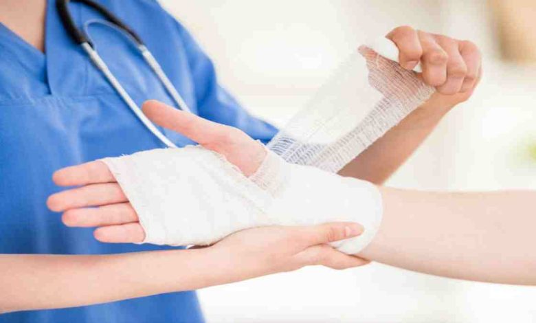 एकतरफा प्यार में युवक ने कटी नस,हालत गंभीर