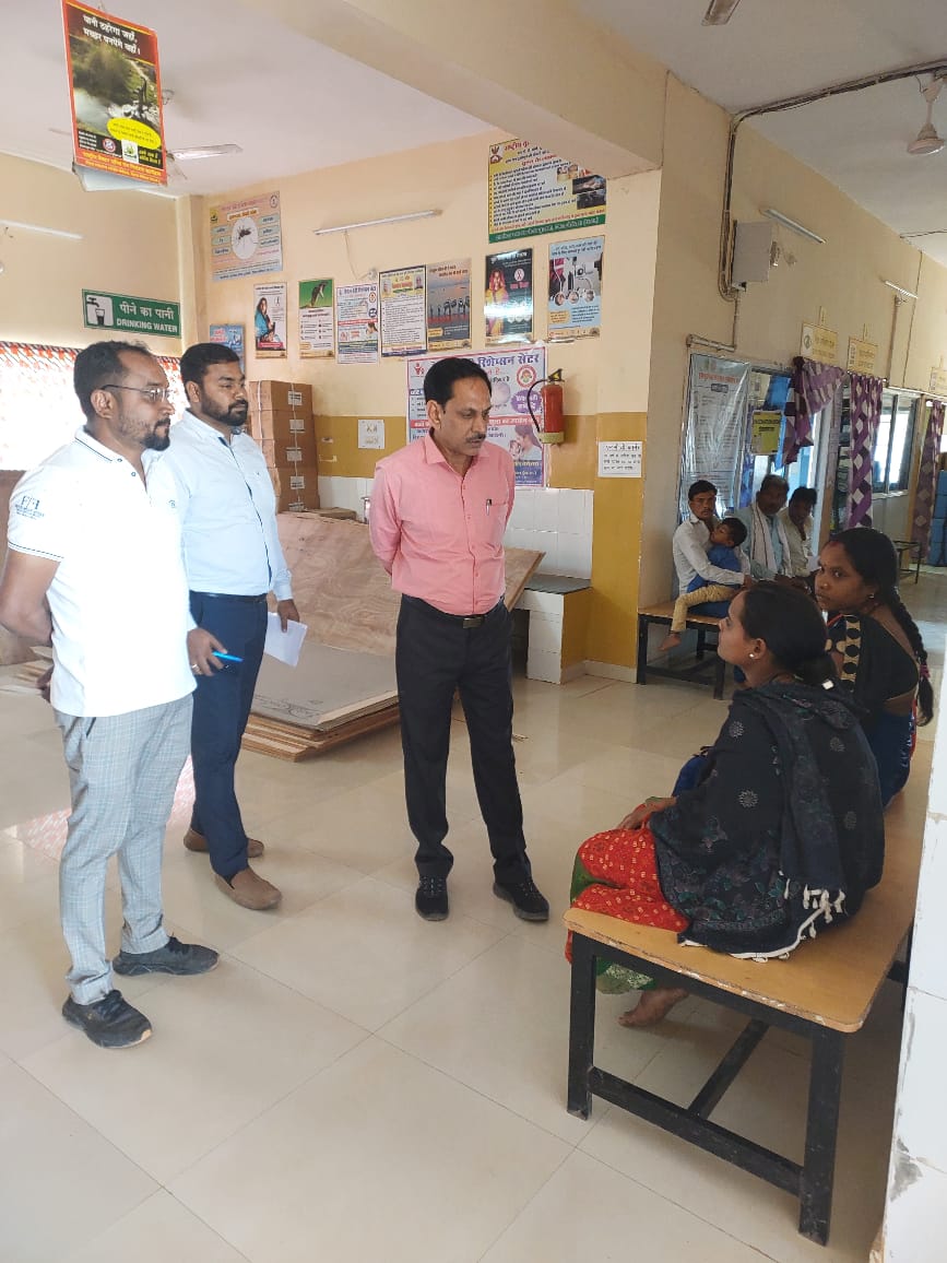 अपर कलेक्टर ने किया धान खरीदी केन्द्र, स्कूल व अस्पताल का निरीक्षण