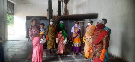 सफलता की कहानी : महिलाएं गौठान में आजीविका गतिविधियों से जुड़कर ग्रामीण उद्यमिता को दे रही नई पहचान