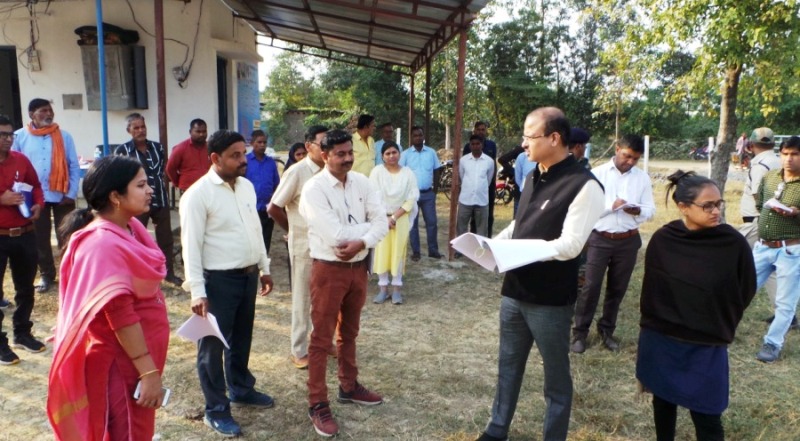 आपके घर का पैसा लगता तो क्या ऐसी लापरवाही करते...