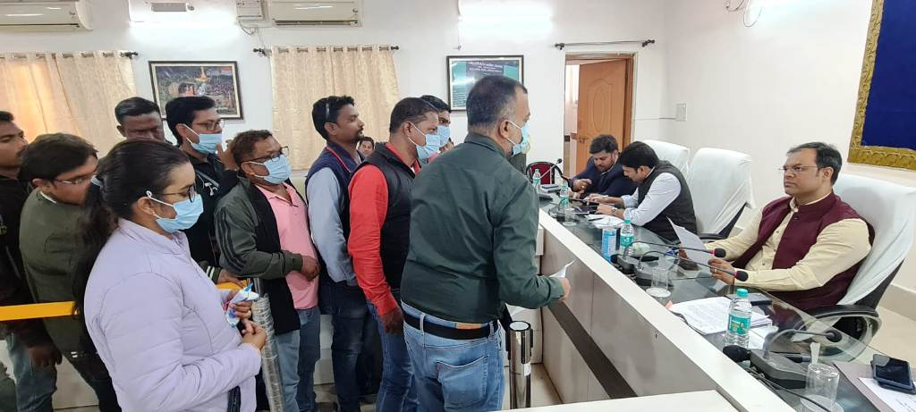 पत्रकारों के लिए आरक्षित भूमि को नजूल अधिकारी ने भू माफिया के साथ मिलकर किया आधा...