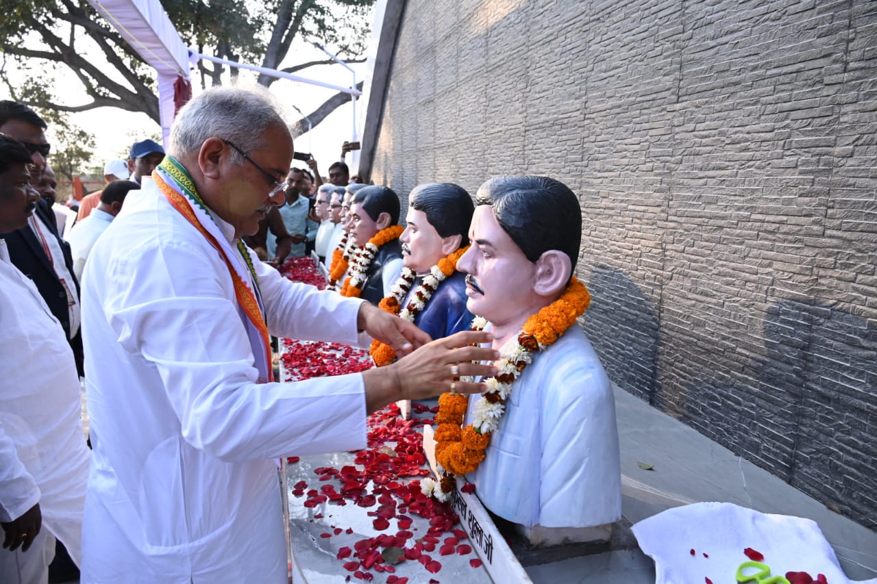 मुख्यमंत्री ने धरसींवा में शहीद स्मारक उद्यान का किया लोकार्पण
