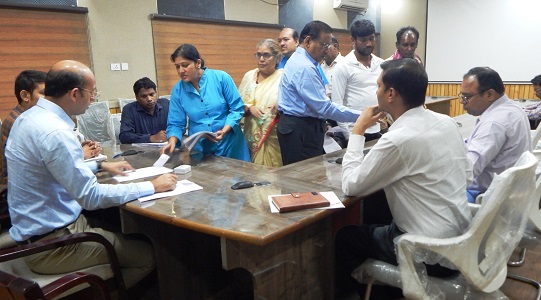 कलेक्टर ने जनचौपाल में सुनी आम नागरिकों की समस्याएं