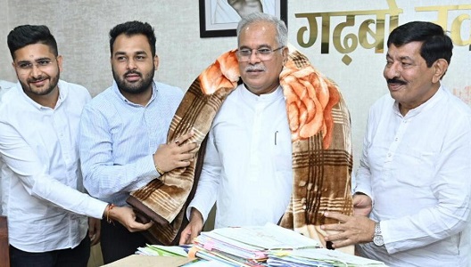 मुख्यमंत्री से पूज्य पंचायत व शदाणी सेवा मंडल संत के पदाधिकारियों ने की मुलाकात