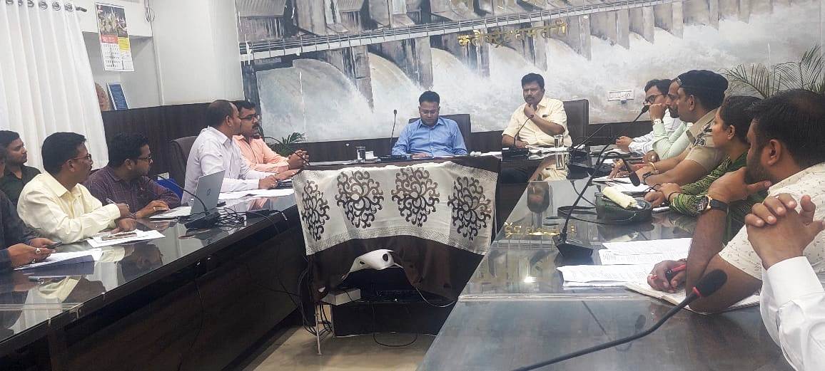 दुर्घटनाजन्य क्षेत्रों का चिन्हांकन करें : कलेक्टर