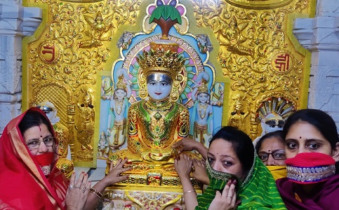  श्रद्धालुओं ने पंच कल्याणक पूजा कर मनाया भगवान महावीर जन्मकल्याणक महोत्सव