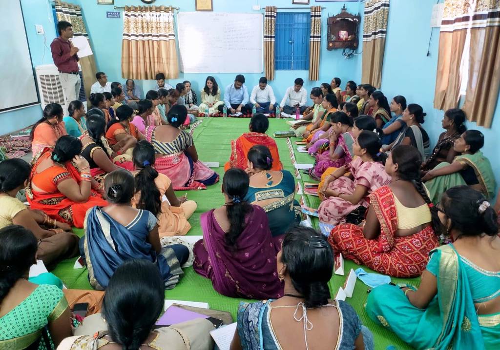 विभिन्न संस्थाओं ने मल्टी यूटिलिटी सेंटर, बिहान कैफेटेरिया, मिलेट कैफे व रीपा का किया भ्रमण