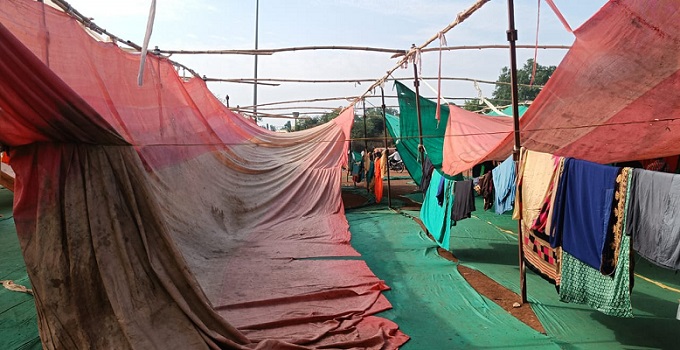  आंधी तूफान और बारिश से रात में उजड़ा शिव कथा पंडाल