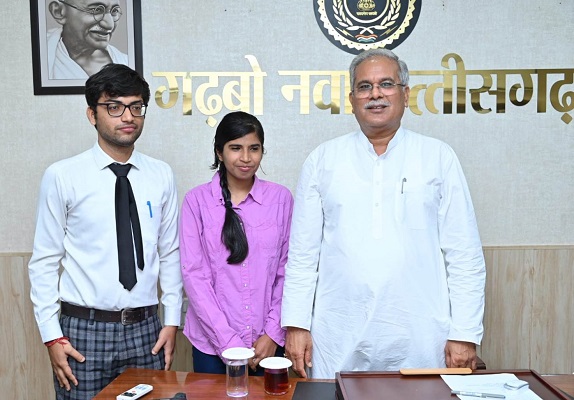 मुख्यमंत्री ने मोहित की आईआईएम की फीस के लिए कैबिनेट से मंजूरी के दिये निर्देश