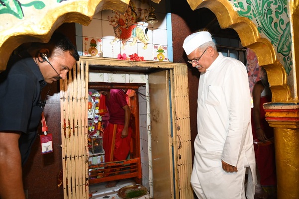 सीएम बघेल ने ग्राम सिंगारपुर स्थित मां मावली माता मंदिर में की पूजा-अर्चना