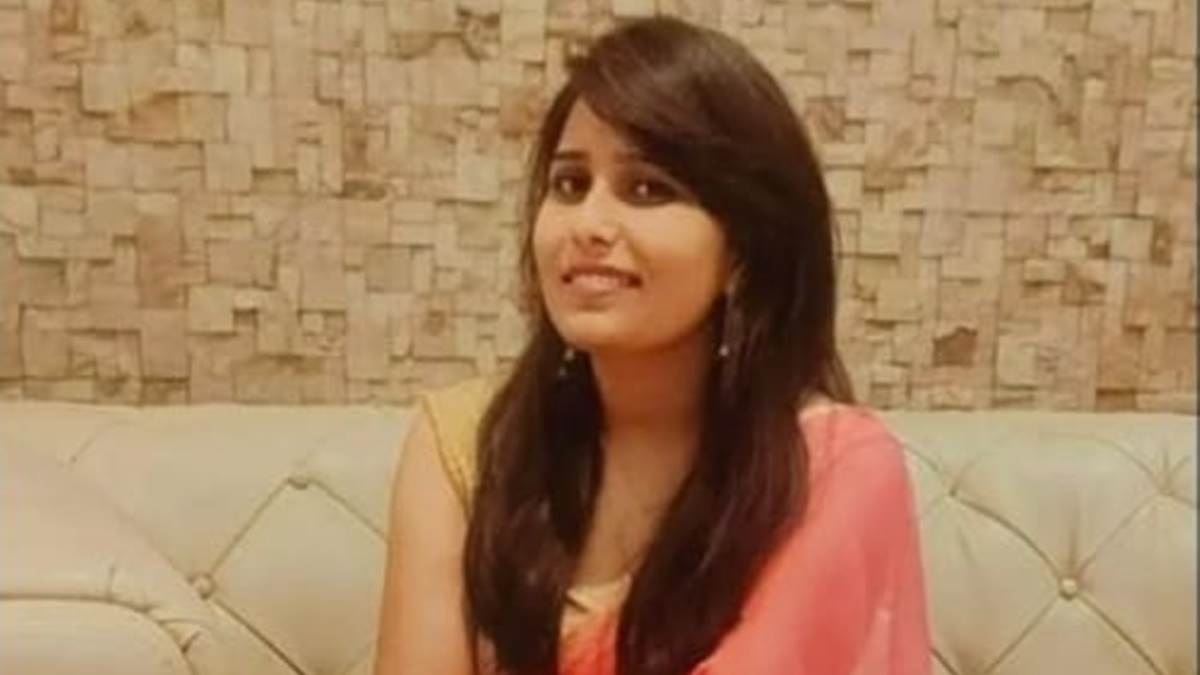  कॉलेज छात्रा ने फांसी लगाकर की आत्महत्या