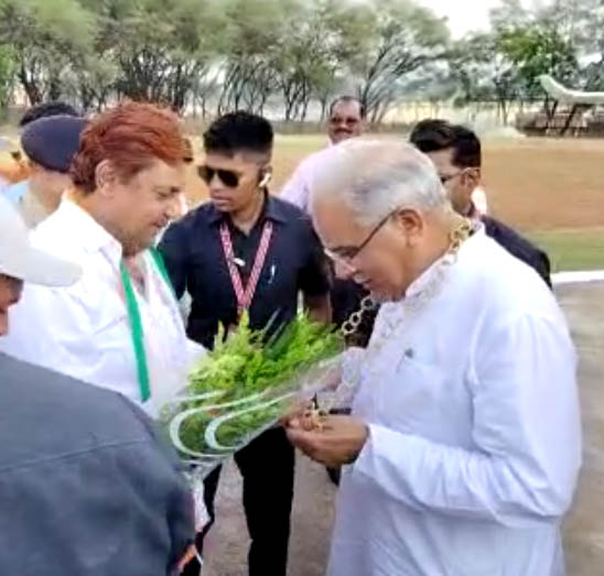  कबीरधाम पहुंचे सीएम बघेल, मंत्री अकबर ने किया स्वागत...