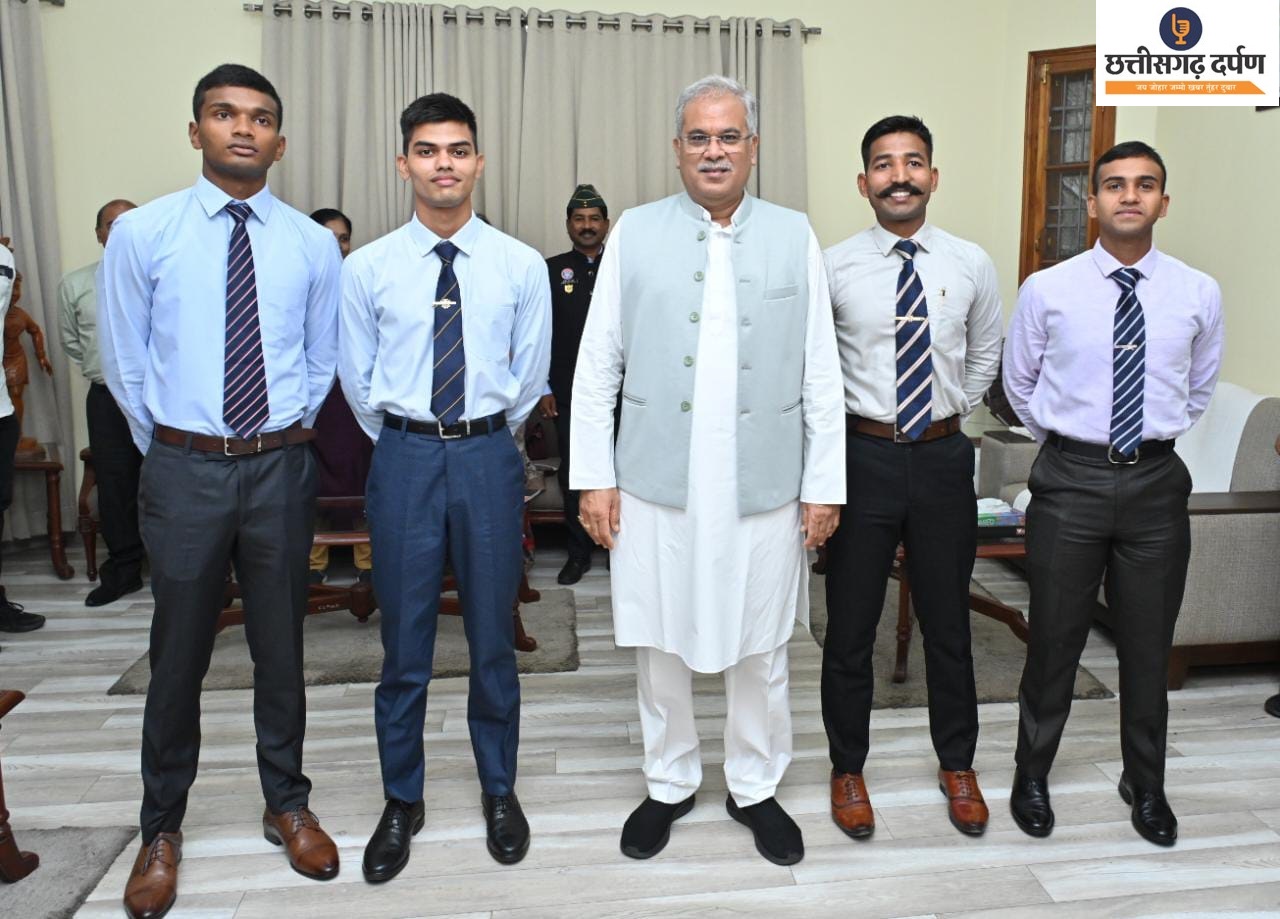  सेना के नवनियुक्त लेफ्टिनेंट अधिकारियो ने मुख्यमंत्री से की मुलाकात