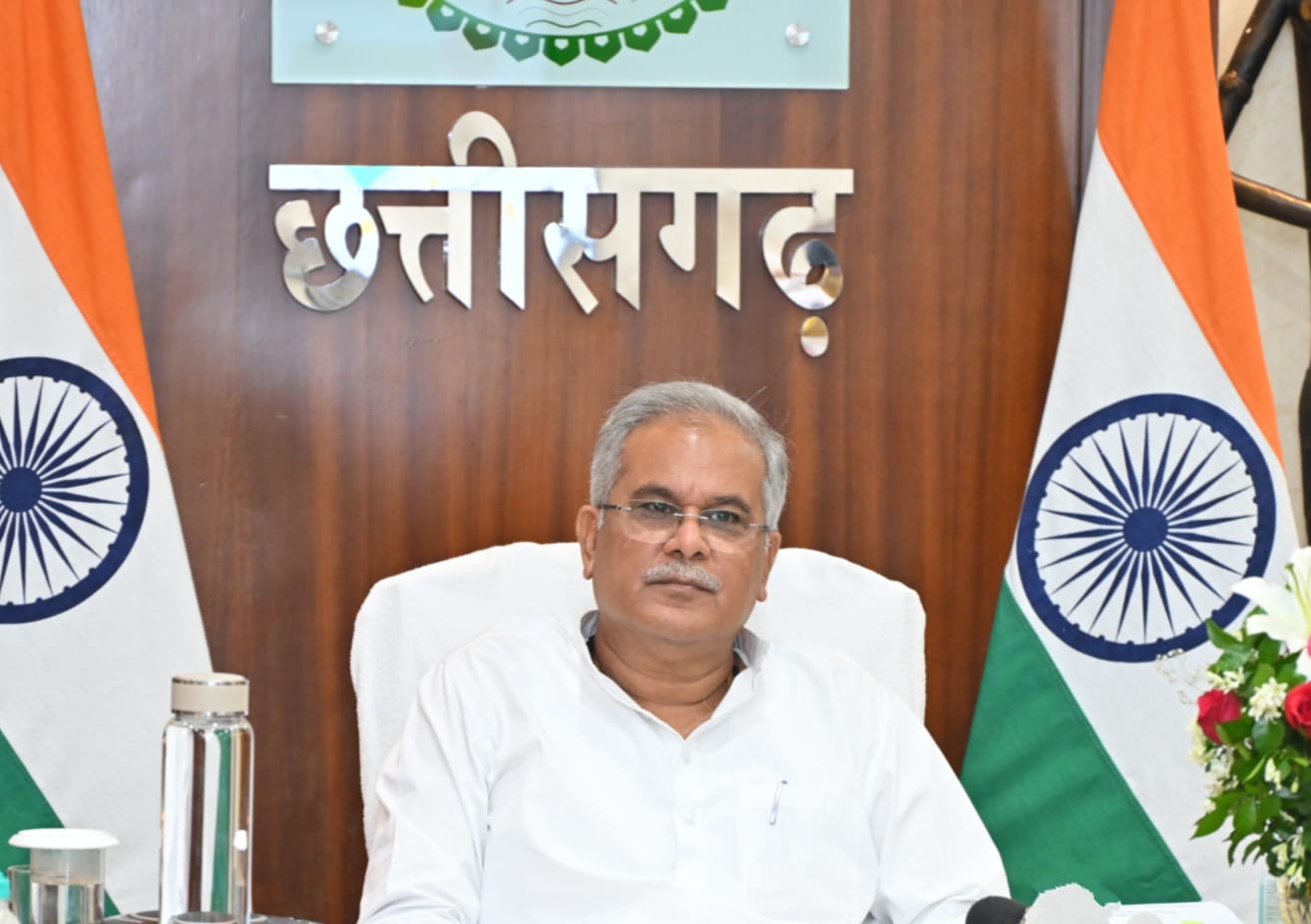 मुख्यमंत्री श्री भूपेश बघेल की अध्यक्षता में आज उनके निवास कार्यालय में मंत्रिपरिषद की बैठक आयोजित हुई।