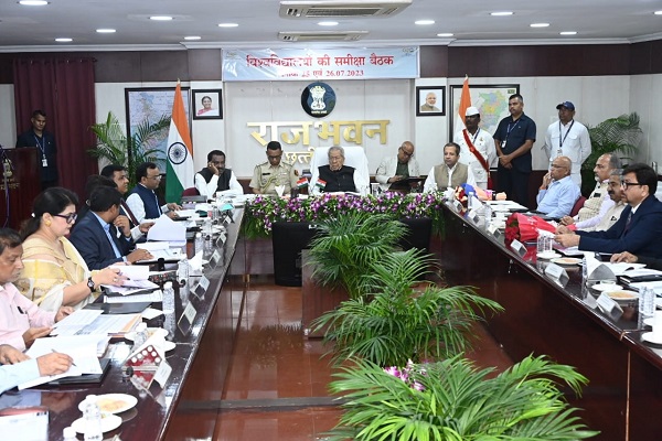  राजभवन में राज्य के निजी विश्वविद्यालयों के कार्यो की समीक्षा बैठक शुरू