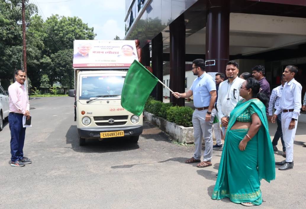 कलेक्टर ने वजन त्यौहार जागरूकता रथ को दिखाई हरी झंडी