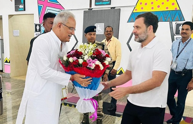  राहुल गांधी पहुंचे छत्तीसगढ़, ग्रामीण आवास न्याय सम्मेलन में होंगे शामिल