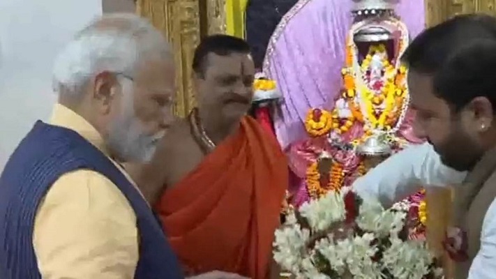 पीएम मोदी पहुंचे जगदलपुर, लिया मां दंतेश्&zwj;वरी आशीर्वाद