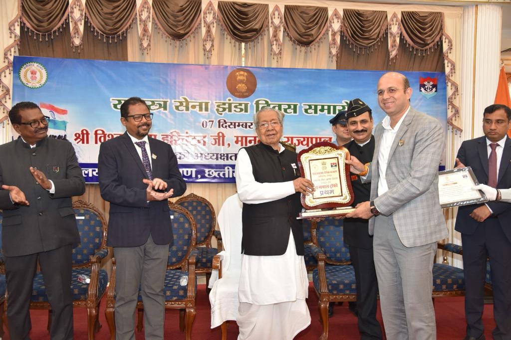 सशस्त्र सेना झण्डा दिवस पर रायपुर हुआ सम्मानित